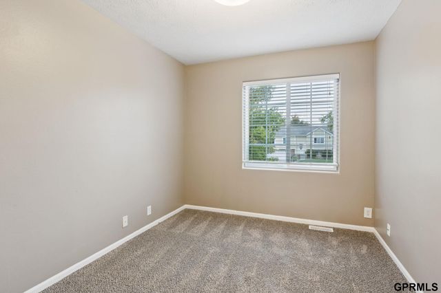 8928 N 78 Avenue Circle, Omaha, NE 68122