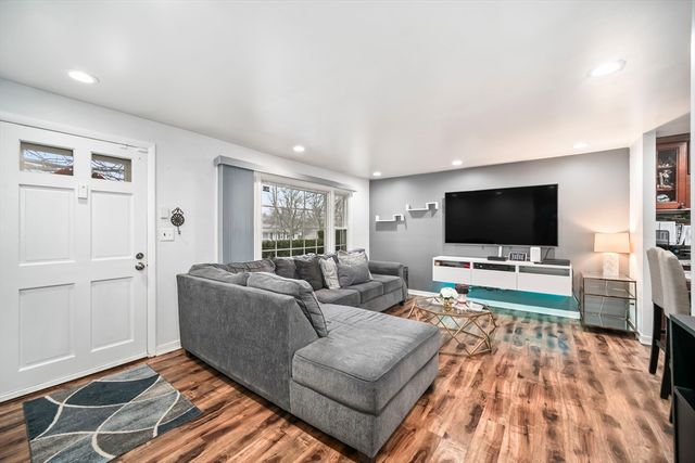 5 Debbie Rd, Brockton, MA 02302