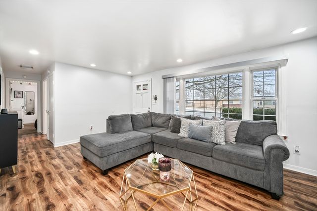 5 Debbie Rd, Brockton, MA 02302