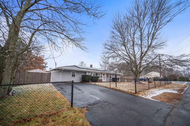 5 Debbie Rd, Brockton, MA 02302