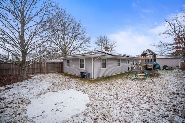 5 Debbie Rd, Brockton, MA 02302