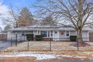 5 Debbie Rd, Brockton, MA 02302