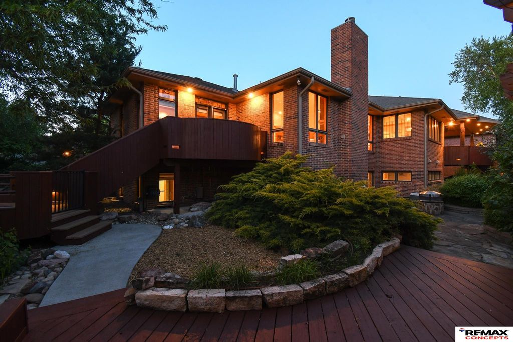 4845 Old Creek Road, Lincoln, NE 68516