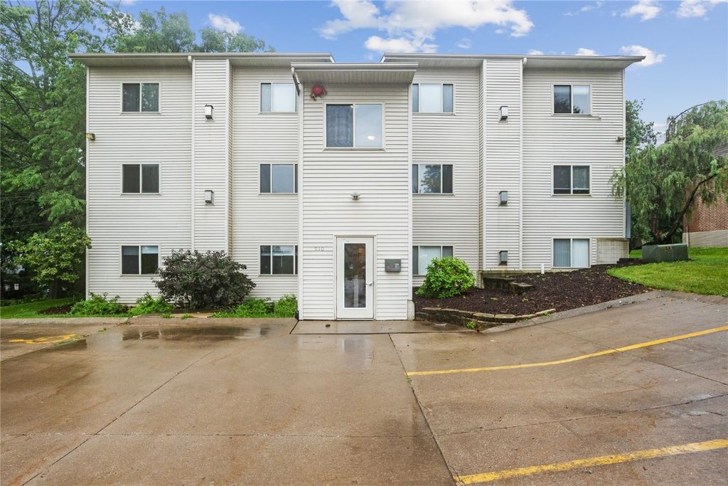 930 23rd Ave Place 6, Coralville, IA 52241