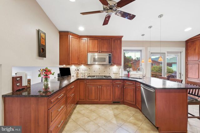 8815 POSTOAK RD, Potomac, MD 20854