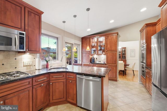 8815 POSTOAK RD, Potomac, MD 20854
