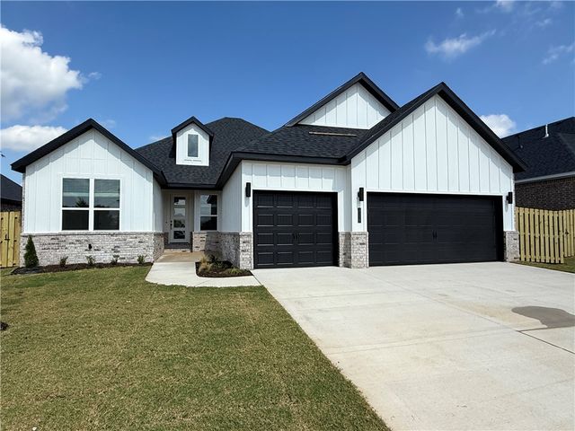 2112 Silk Street, Pea Ridge, AR 72751