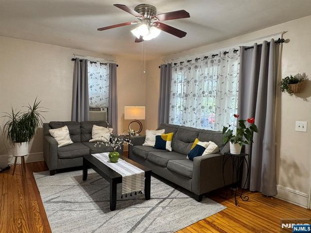 28 Van Houten Street, Bergenfield, NJ 07621