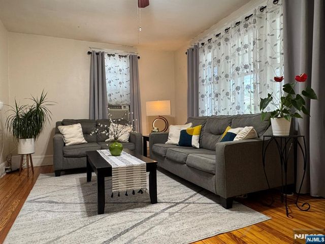 28 Van Houten Street, Bergenfield, NJ 07621