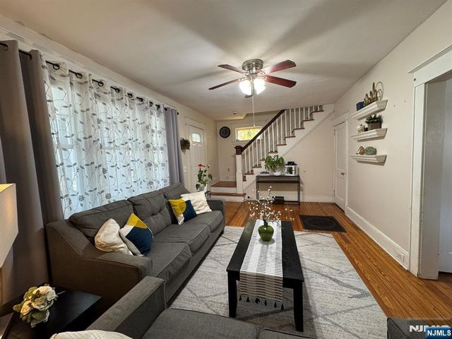 28 Van Houten Street, Bergenfield, NJ 07621