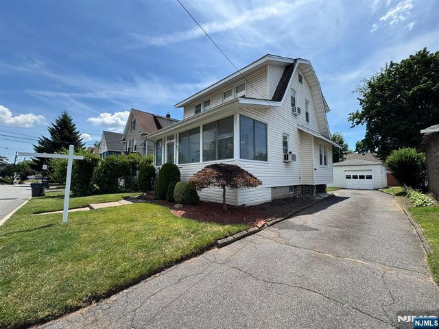 28 Van Houten Street, Bergenfield, NJ 07621