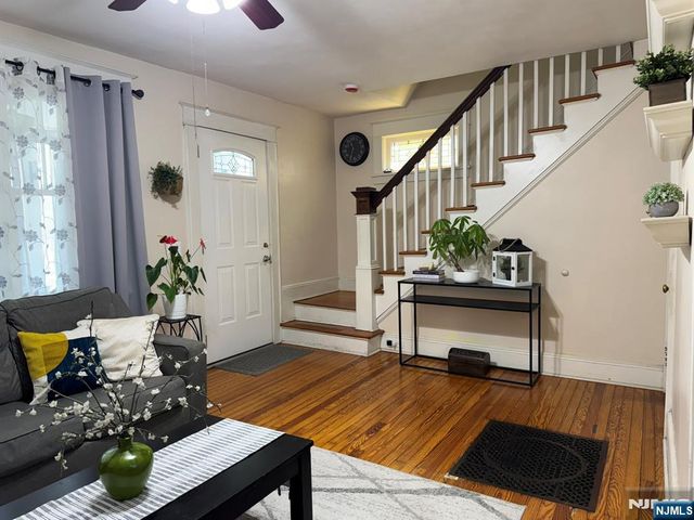 28 Van Houten Street, Bergenfield, NJ 07621