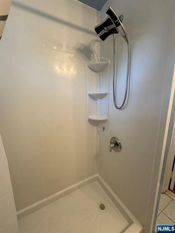 28 Van Houten Street, Bergenfield, NJ 07621