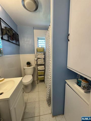 28 Van Houten Street, Bergenfield, NJ 07621