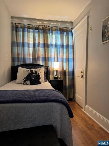 28 Van Houten Street, Bergenfield, NJ 07621