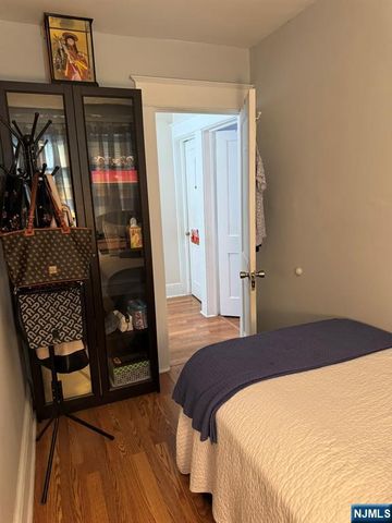 28 Van Houten Street, Bergenfield, NJ 07621