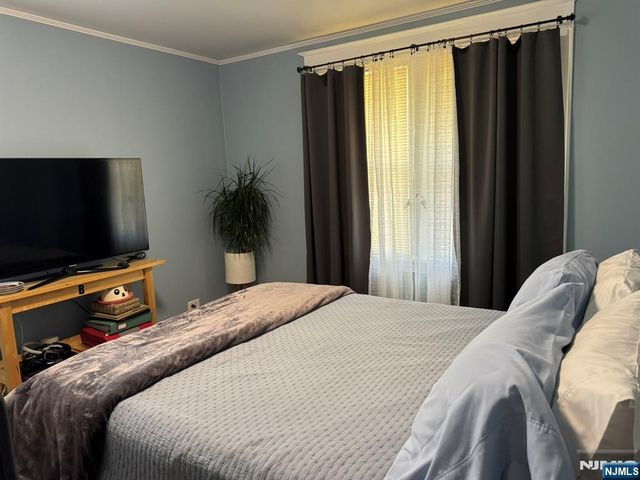 28 Van Houten Street, Bergenfield, NJ 07621