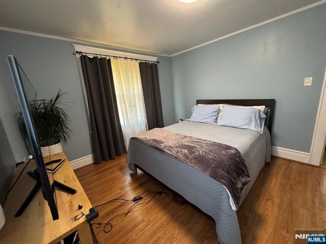 28 Van Houten Street, Bergenfield, NJ 07621