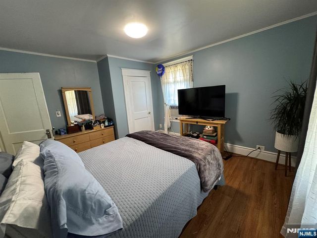 28 Van Houten Street, Bergenfield, NJ 07621