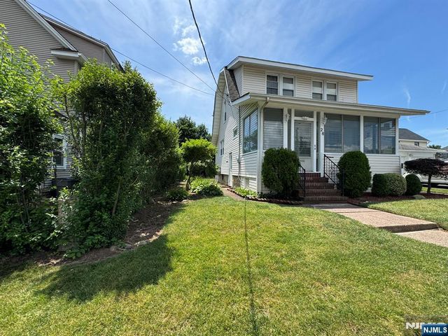 28 Van Houten Street, Bergenfield, NJ 07621