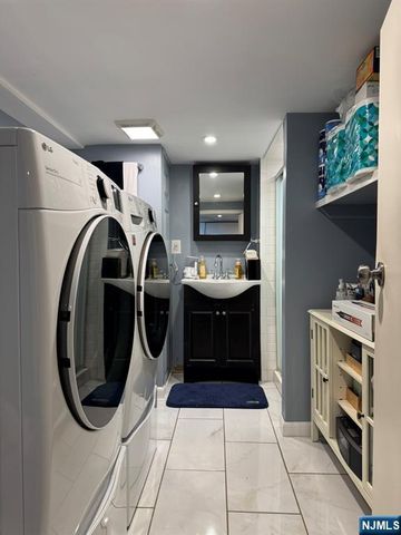 28 Van Houten Street, Bergenfield, NJ 07621