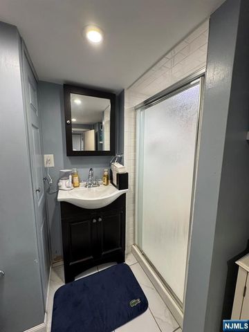 28 Van Houten Street, Bergenfield, NJ 07621