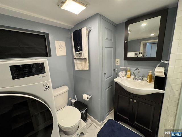 28 Van Houten Street, Bergenfield, NJ 07621