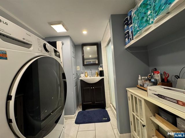 28 Van Houten Street, Bergenfield, NJ 07621