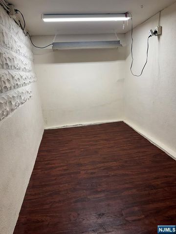 28 Van Houten Street, Bergenfield, NJ 07621