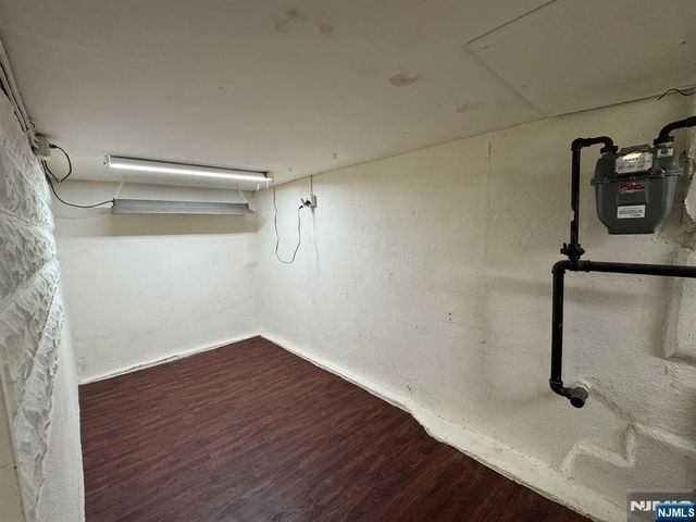 28 Van Houten Street, Bergenfield, NJ 07621