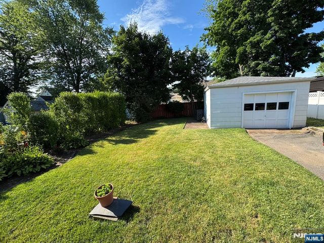 28 Van Houten Street, Bergenfield, NJ 07621