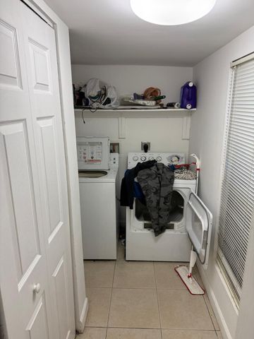 802 Saint Andrews Road 15, Hollywood, FL 33021