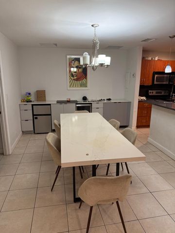 802 Saint Andrews Road 15, Hollywood, FL 33021