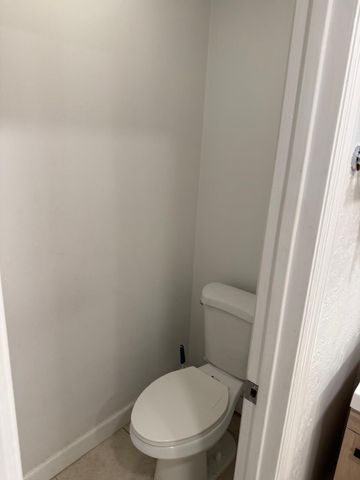 802 Saint Andrews Road 15, Hollywood, FL 33021