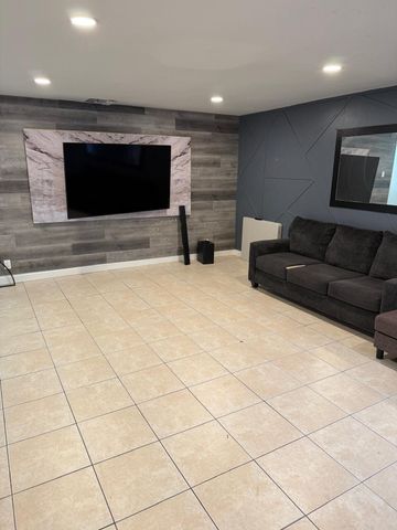 802 Saint Andrews Road 15, Hollywood, FL 33021