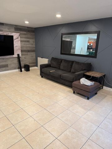 802 Saint Andrews Road 15, Hollywood, FL 33021