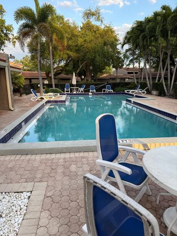 802 Saint Andrews Road 15, Hollywood, FL 33021