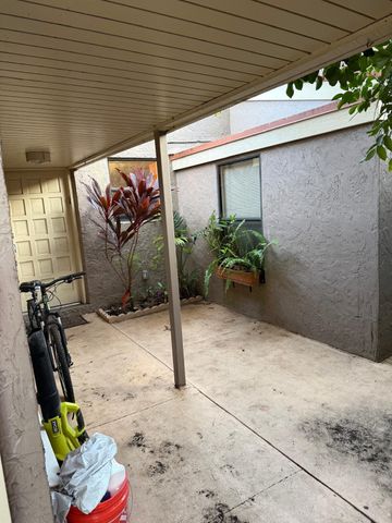 802 Saint Andrews Road 15, Hollywood, FL 33021