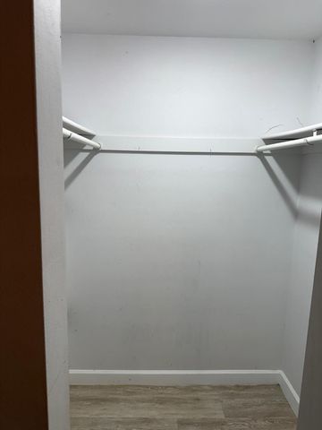 802 Saint Andrews Road 15, Hollywood, FL 33021