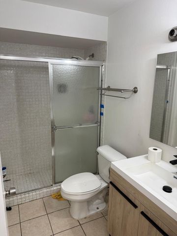 802 Saint Andrews Road 15, Hollywood, FL 33021