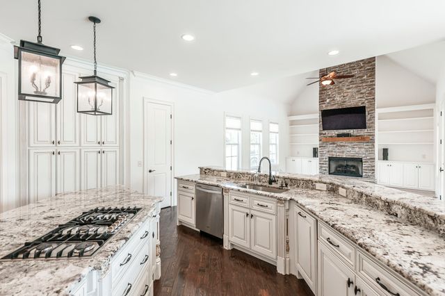 835 Douglas Bend Rd, Gallatin, TN 37066