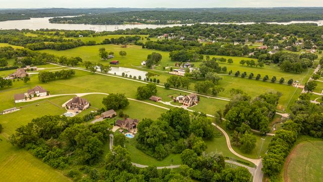 835 Douglas Bend Rd, Gallatin, TN 37066