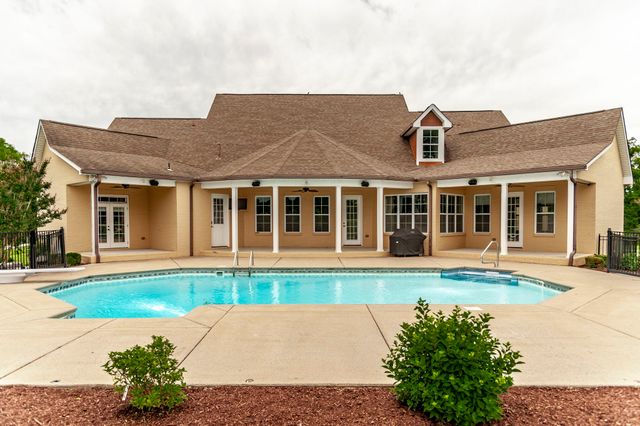 835 Douglas Bend Rd, Gallatin, TN 37066