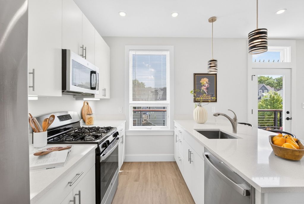 1246 Broadway 3, Somerville, MA 02144