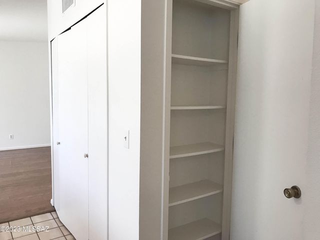 7800 N Nicole Place, Tucson, AZ 85741