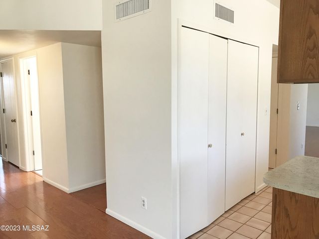 7800 N Nicole Place, Tucson, AZ 85741