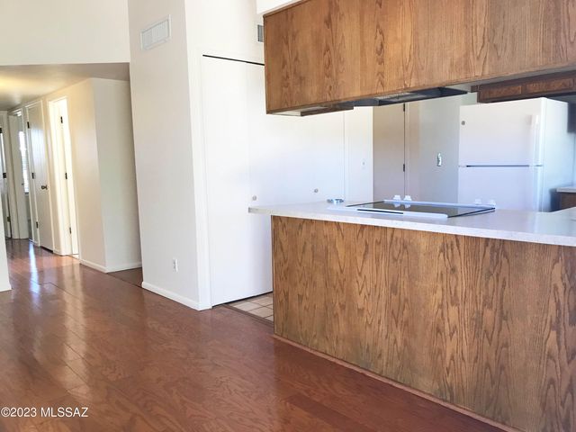 7800 N Nicole Place, Tucson, AZ 85741