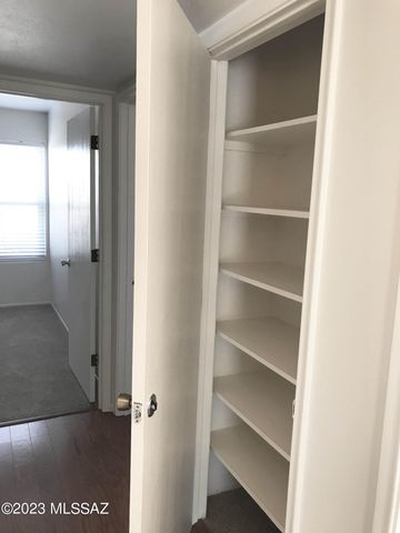 7800 N Nicole Place, Tucson, AZ 85741