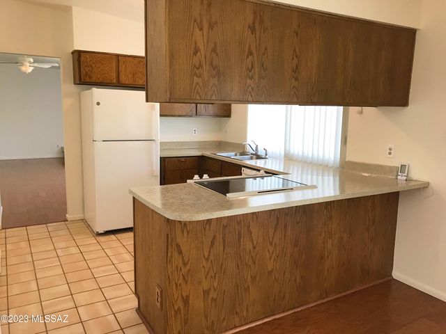 7800 N Nicole Place, Tucson, AZ 85741