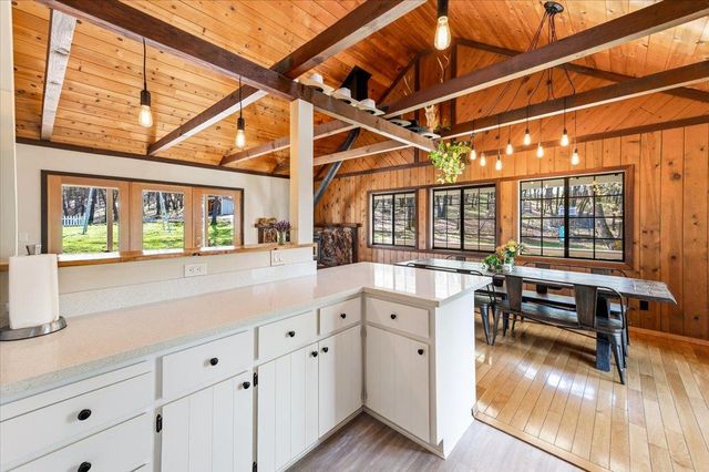 11403 Woodacre Rd, Grass Valley, CA 95949